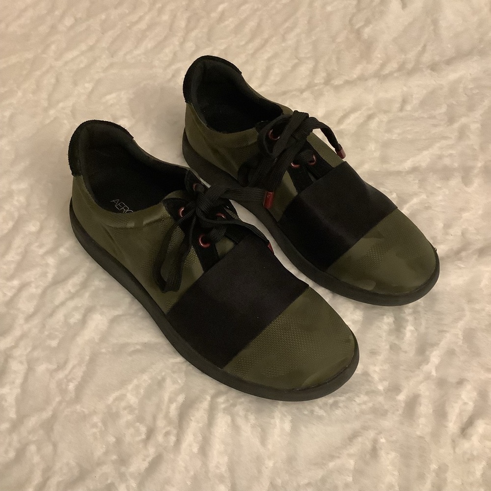 Aerosoles Women's Power Gai Sneaker Sz10 Camo -C